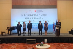 招待会舞台.jpg